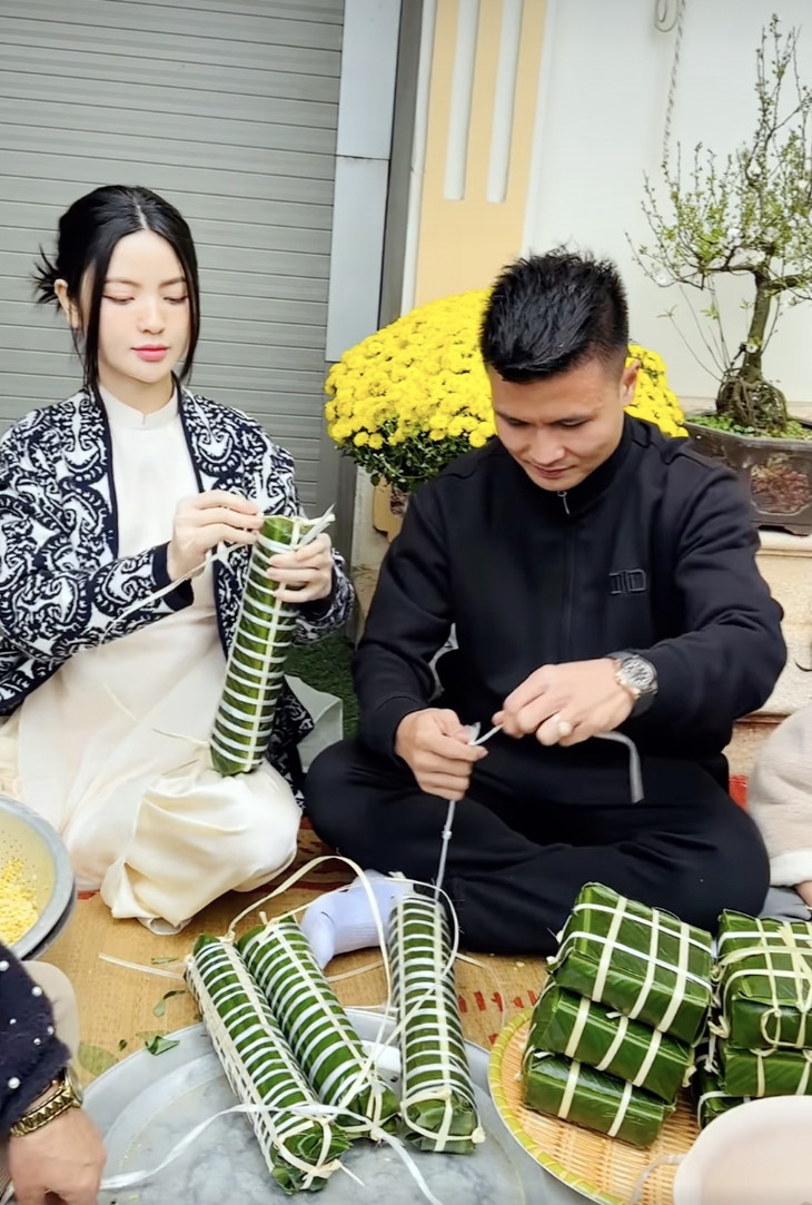 Dịp Tết vừa qua, căn nhà của gia đình tiền vệ Quang Hải được trang trí ngập tràn sắc hoa. Ảnh: FBNV