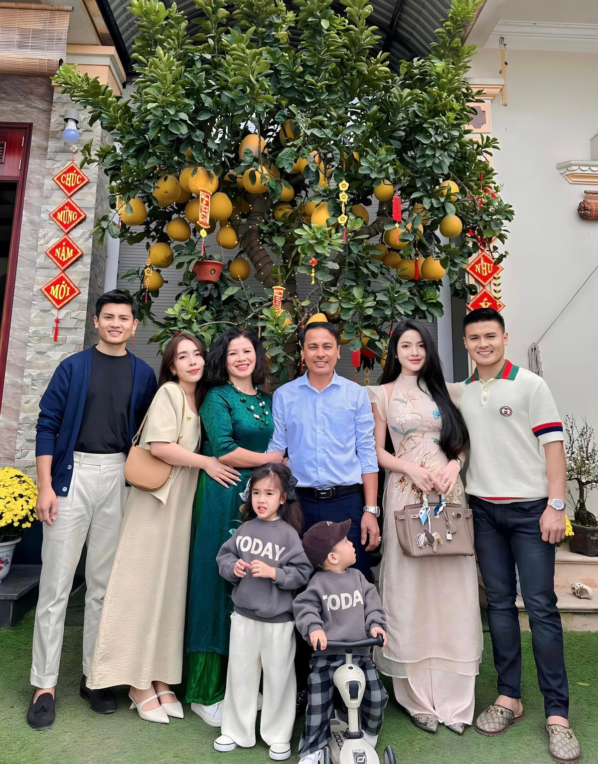 Căn nhà rộng 200m2 có nhiều góc "sống ảo" đẹp. Ảnh: FBNV