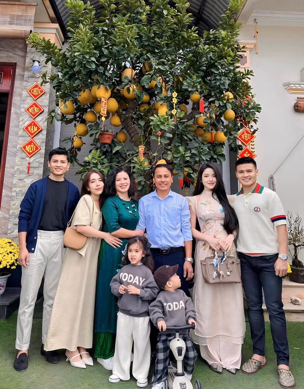 Căn nhà rộng 200m2 có nhiều góc "sống ảo" đẹp. Ảnh: FBNV