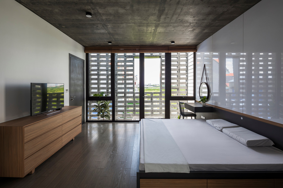 Phòng ngủ đơn giản, ngập tràn ánh sáng.