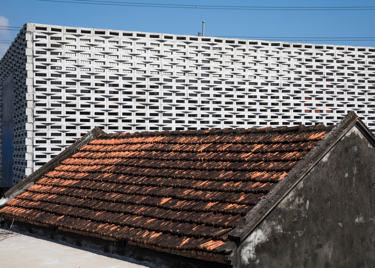 Thiết kế nhà cần đáp ứng được nhu cầu về không gian của gia chủ và hai con, đồng thời phải có các phòng trệt riêng biệt ở phía trước để tiện kinh doanh và đi lại.