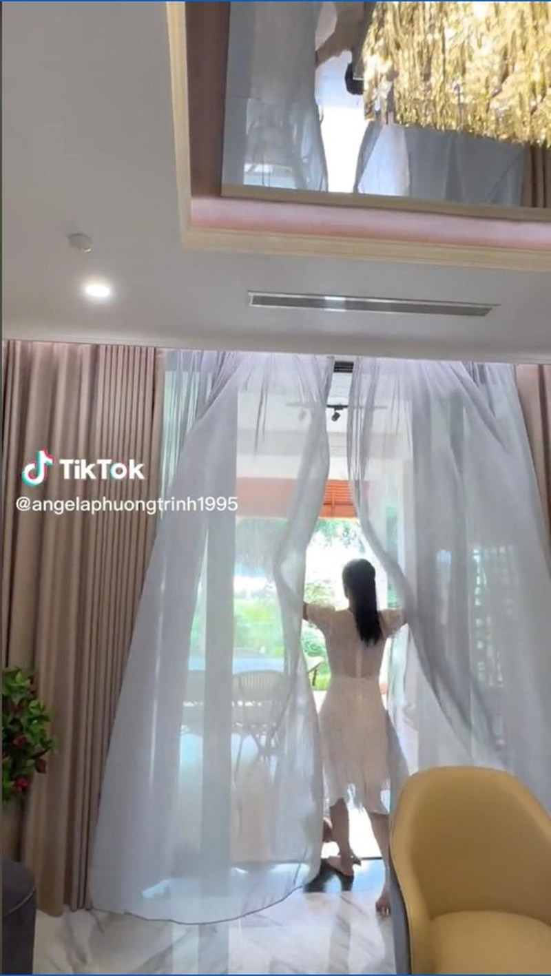 Đây là căn biệt thự ven sông, có tầm view thoáng đãng.