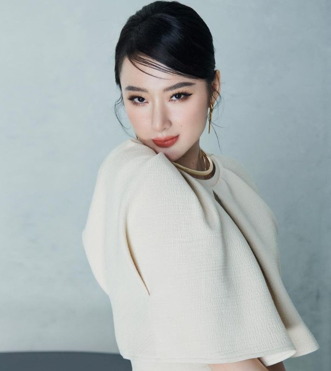 Những ngày qua, Angela Phương Trinh trở thành đề tài tranh luận trên nhiều diễn đàn sau những phát ngôn liên quan tới hành giả Thích Minh Tuệ.