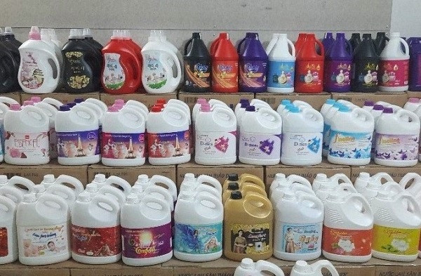 Nước giặt siêu rẻ “tung hoành” chợ mạng - Hình 2 Nuoc giat sieu re “tung hoanh” cho mang-Hinh-2