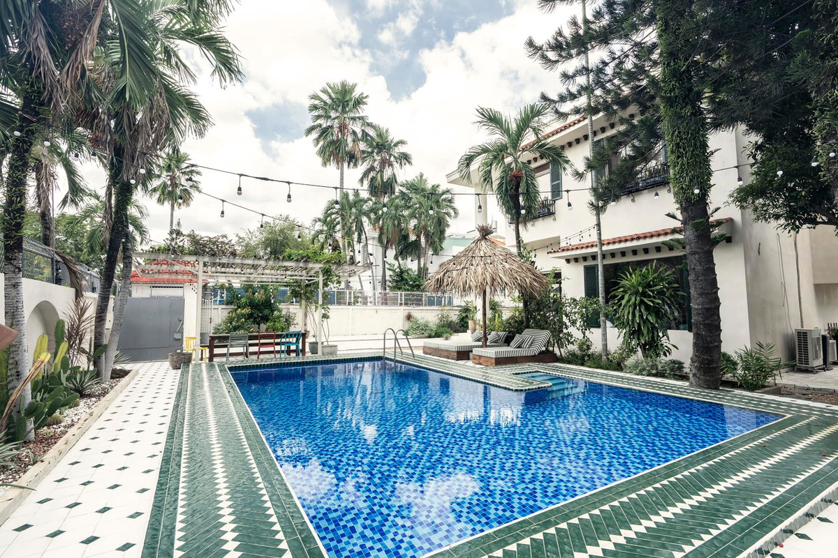 Doanh nhân Bùi Quang Minh thường được gọi là Shark Minh Beta kể từ sau khi tham gia chương trình Shark Tank Việt Nam. Nam doanh nhân đang sống trong căn biệt thự sang trọng ở quận 2 (TP HCM).