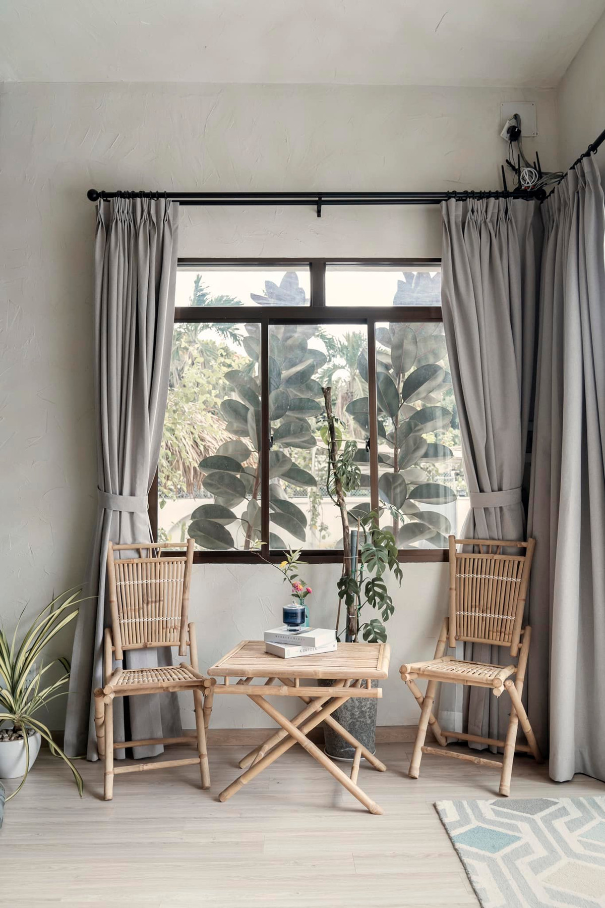 Đây là nhà đã có sẵn trước khi mua nhưng nam doanh nhân vẫn rất thích vì khung nhà cao và thoáng.