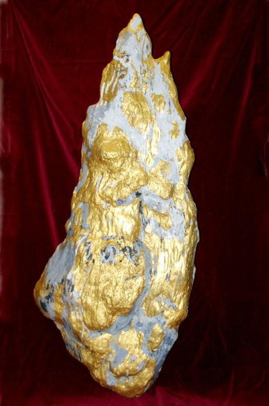 Khối vàng lẫn thạch anh này nặng tới 10,299 ounces, tương đương 290 kg. Ảnh: Australian Museum