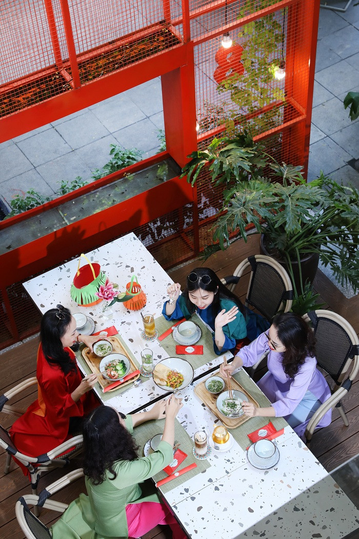 Ngắm nhà hàng đậm sắc thu Sài Gòn xưa giữa lòng Hà Nội - Hình 4 Ngam nha hang dam sac thu Sai Gon xua giua long Ha Noi-Hinh-4