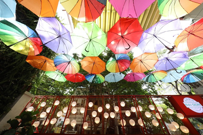 Ngắm nhà hàng đậm sắc thu Sài Gòn xưa giữa lòng Hà Nội - Hình 8 Ngam nha hang dam sac thu Sai Gon xua giua long Ha Noi-Hinh-8