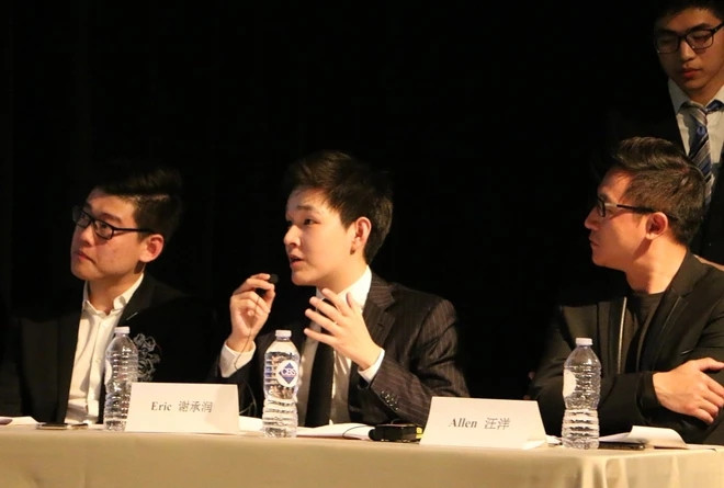 Chàng thiếu gia thường xuyên tham gia các hội nghị, tư vấn chiến lược, các chương trình dành cho người trẻ.