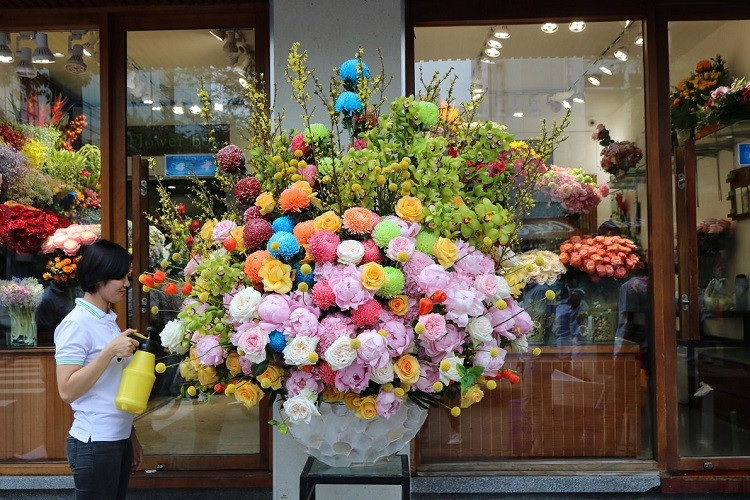 Năm 2021, một người khách ở Mỹ đặt mua bình hoa 65 triệu đồng tặng vợ tại Việt Nam nhân dịp 8/3. Ảnh: Flower box.