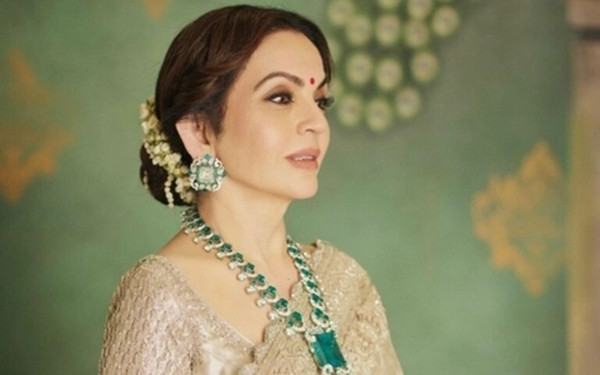 Bà Nita Ambani còn gây chấn động khi sở hữu bộ sưu tập son môi, tổng giá trị lên đến 50.000 USD (hơn 1,2 tỷ đồng). Ảnh: BI