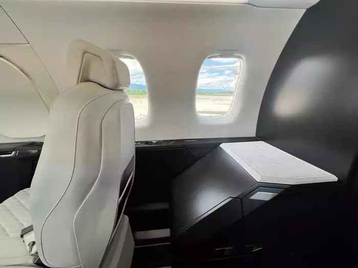 Phía sau hàng ghế có thêm không gian đựng đồ. Nguồn ảnh: Business Insider