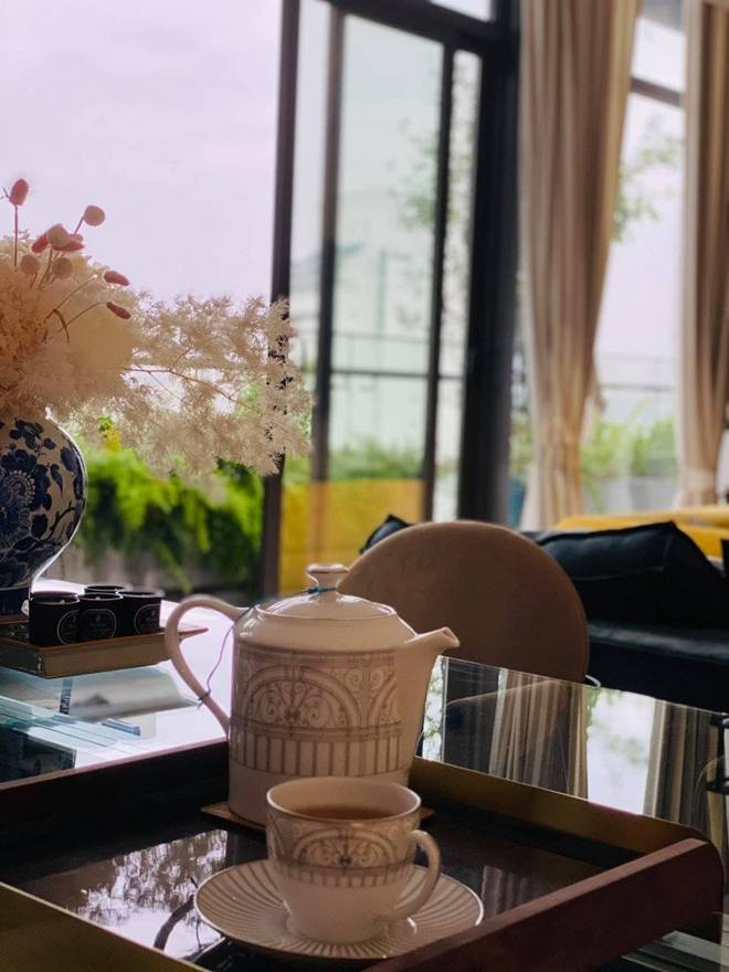 Không gian nhà được anh thiết kế theo phong cách tao nhã, vừa cổ điển vừa hiện đại. Ảnh: FB Tung Duong