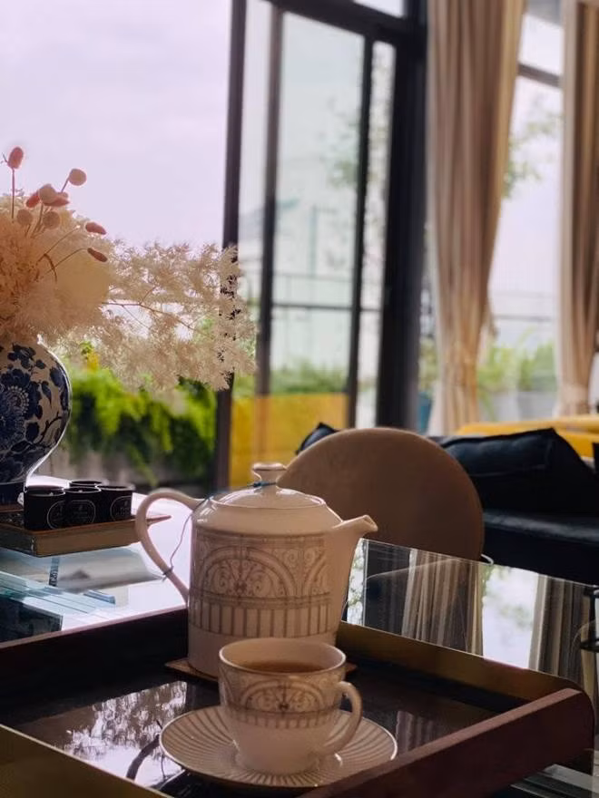 Không gian nhà được anh thiết kế theo phong cách tao nhã, vừa cổ điển vừa hiện đại. Ảnh: FB Tung Duong