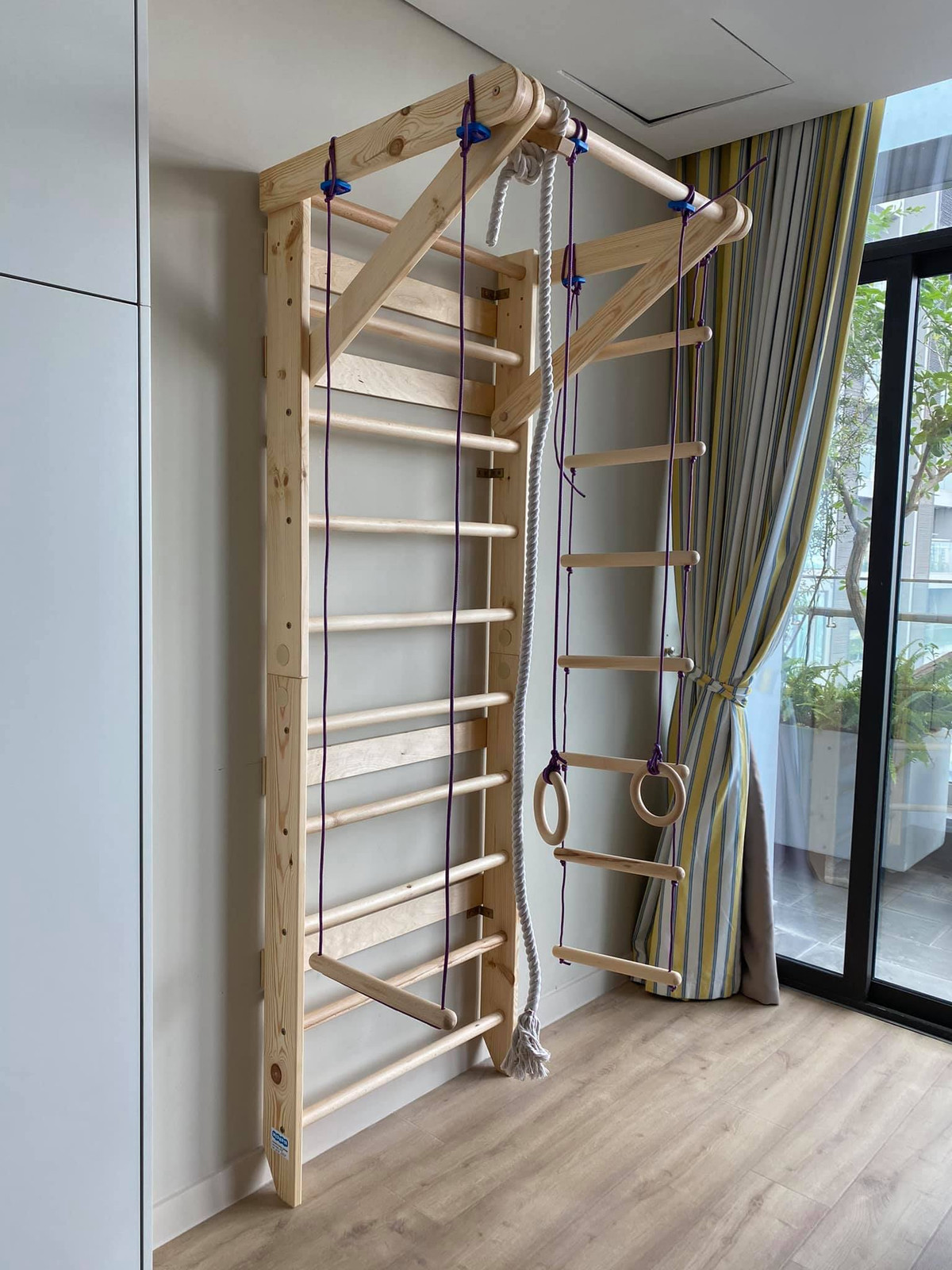 Góc chơi cho con trai nam ca sĩ được lắp bằng gỗ. Ảnh: FB Tung Duong