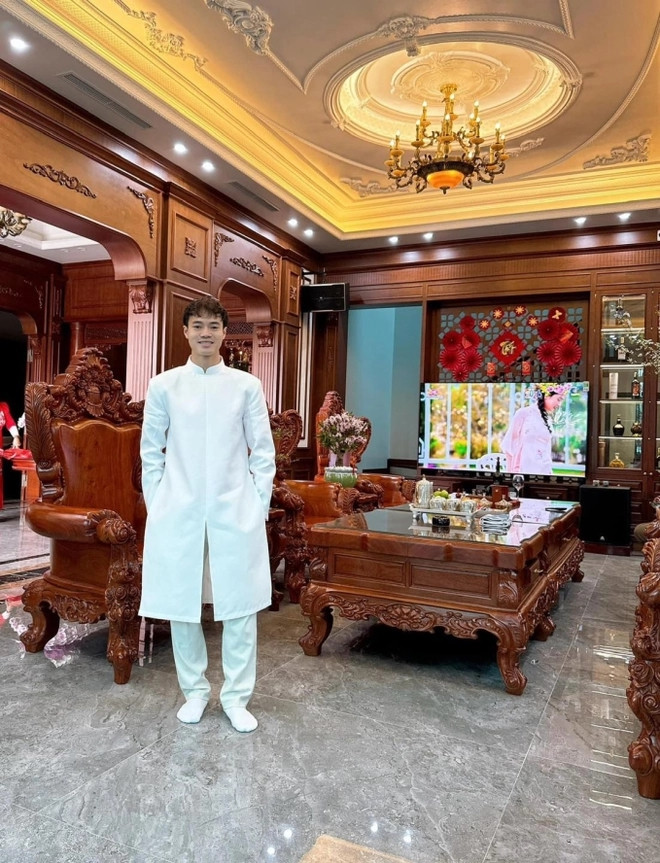 Bên trong biệt thự sử dụng nội thất gỗ chủ đạo.