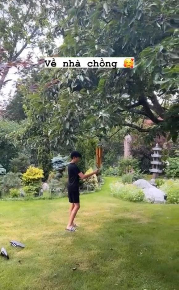 Tại Thụy Điển, gia đình Kim Lý sống trong ngôi nhà khang trang, có khu vườn rộng tại thủ đô Stockholm. Ảnh: FB Ho Ngoc Ha