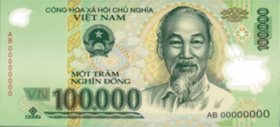 Tờ 100.000 phát hành 01/9/2004, kích thước 144mm x 65mm, có màu xanh lá cây đậm chủ đạo. Ảnh: Sbv