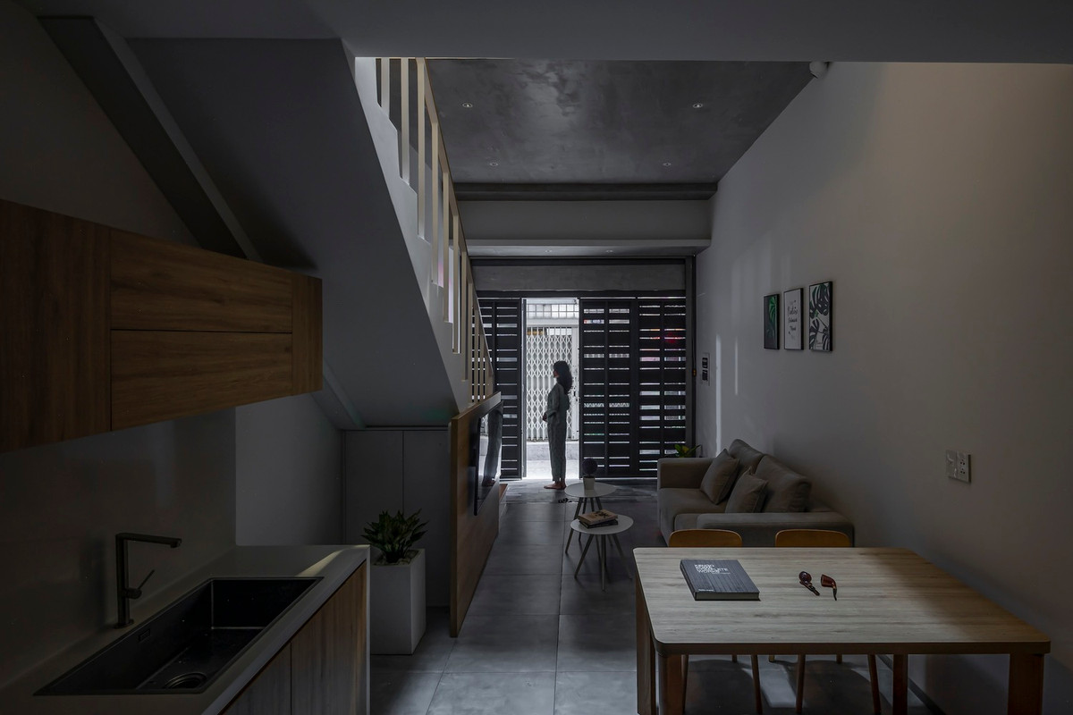 Nhờ đó, căn nhà vẫn tràn ngập ánh sáng ngay cả khi tắt hết đèn.