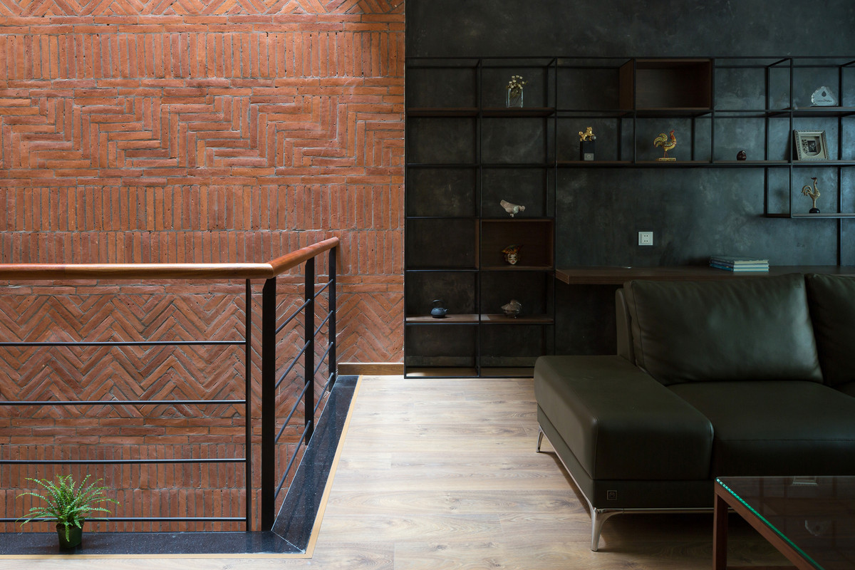 Hơn nữa, chất liệu truyền thống được ưu tiên và cân nhắc kỹ lưỡng trong quá trình thi công sao cho sự đơn giản, mộc mạc được khắc họa rõ ràng nhất.