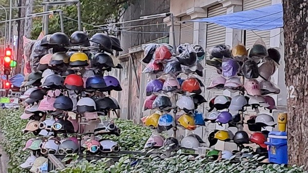 Rủi ro từ mũ bảo hiểm kém chất lượng Rui ro tu mu bao hiem kem chat luong