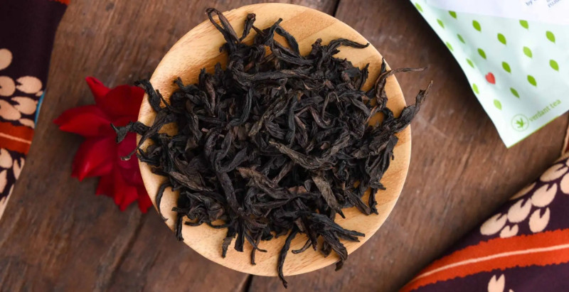 Đại Hồng Bào là một loại trà ô long được trồng trên núi đá (được gọi là nham trà), có chất lượng thượng hạng, xa xưa chỉ dùng để tiến cung.