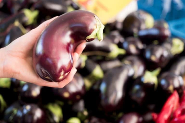 Tuy nhiên, mỗi mặt hàng trong siêu thị Sirplus đều hết hạn sử dụng, sắp hết hạn sử dụng, dán nhãn sai hoặc đơn giản là không hấp dẫn. Ảnh: Reasonstobecheerful