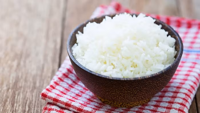 Khi nấu, gạo Kinmemai Premium không cần phải vo. Thay vào đó, chỉ cần cho gạo vào nồi cơm điện và ngâm nước khoảng 30 phút, sau đó bật nồi nấu. Ảnh: Ocean Property