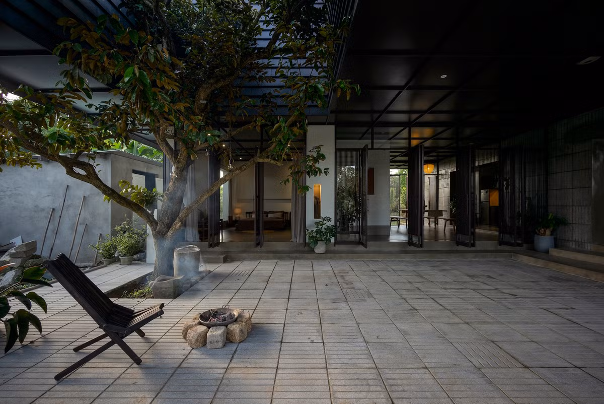 Thiết kế này cũng giúp điều tiết nhiệt lượng vào nhà, hạn chế ảnh hưởng khắc nghiệt của khí hậu miền Trung.