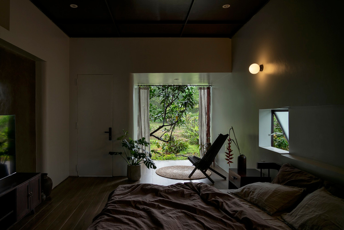 Từ bất kỳ góc nào trong nhà, gia chủ có thể đắm chìm trong khung cảnh thiên nhiên tĩnh lặng. Nguồn ảnh: Quang Dam