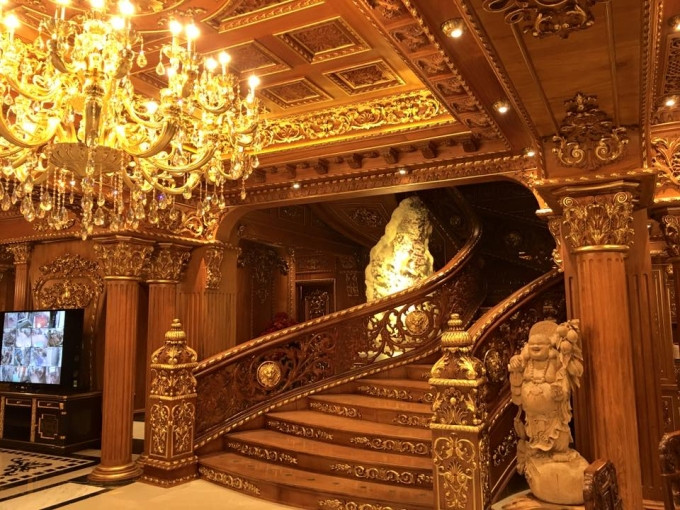 Nội thất bên trong căn nhà toát lên vẻ xa hoa, đắt tiền. Ảnh: Facebook