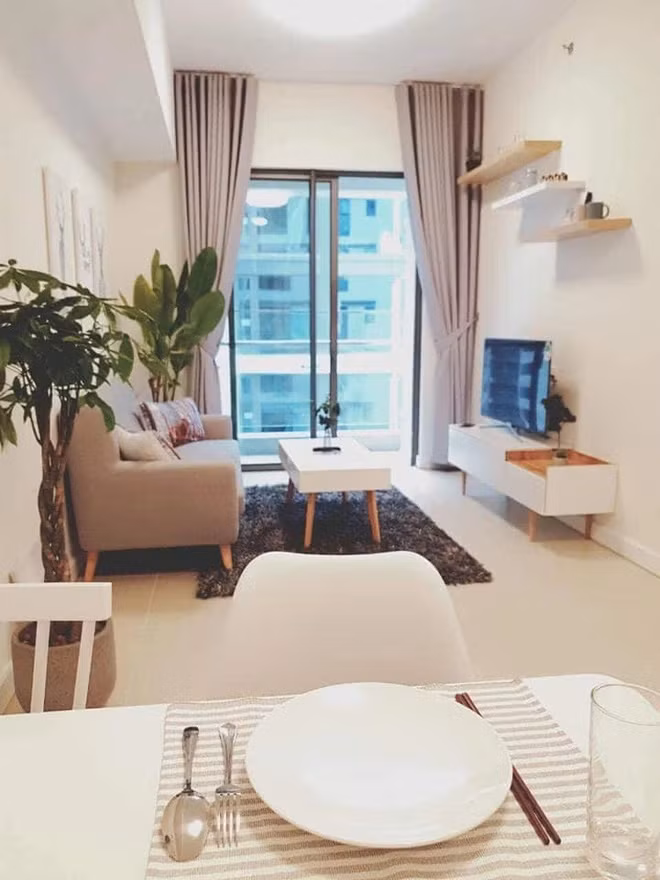 Đầu năm 2019, Ngô Thanh Vân tiết lộ căn chung cư tối giản rộng 56m2 tại quận 2. Được biết, thời điểm đó giá của căn nhà rơi vào khoảng 3,2 tỷ đồng. Ảnh; FBNV