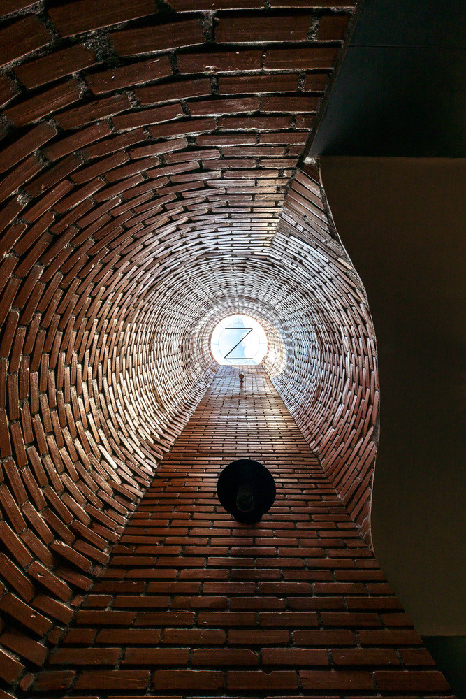 Gạch sử dụng trong xây dựng là loại gạch phổ biến từ tỉnh Đồng Nai, nổi tiếng về độ bền, tính thẩm mỹ và giá cả phải chăng. Ảnh: Minq Bui