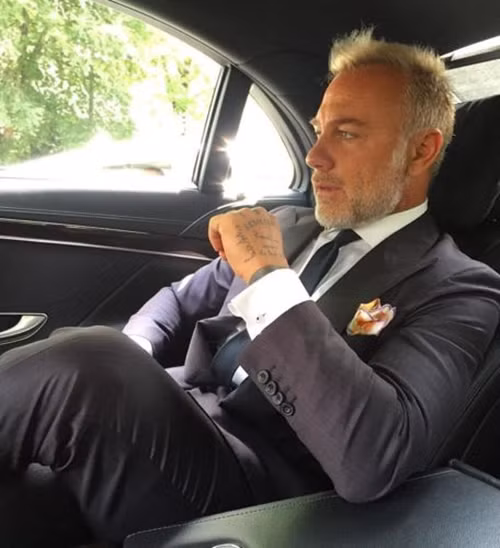 Trên trang cá nhân, Gianluca Vacchi thường xuyên hé lộ về cuộc sống giàu có và sang chảnh của mình.