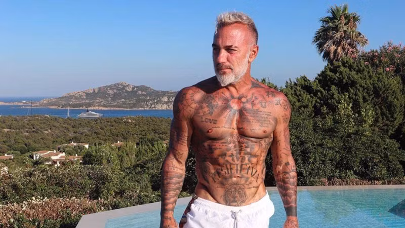 Gianluca Vacchi được mệnh danh là "Người đàn ông ấn tượng nhất mạng xã hội Instagram" hay "Triệu phú quyến rũ nhất hành tinh" nhờ những bức ảnh siêu chất trên mạng xã hội.