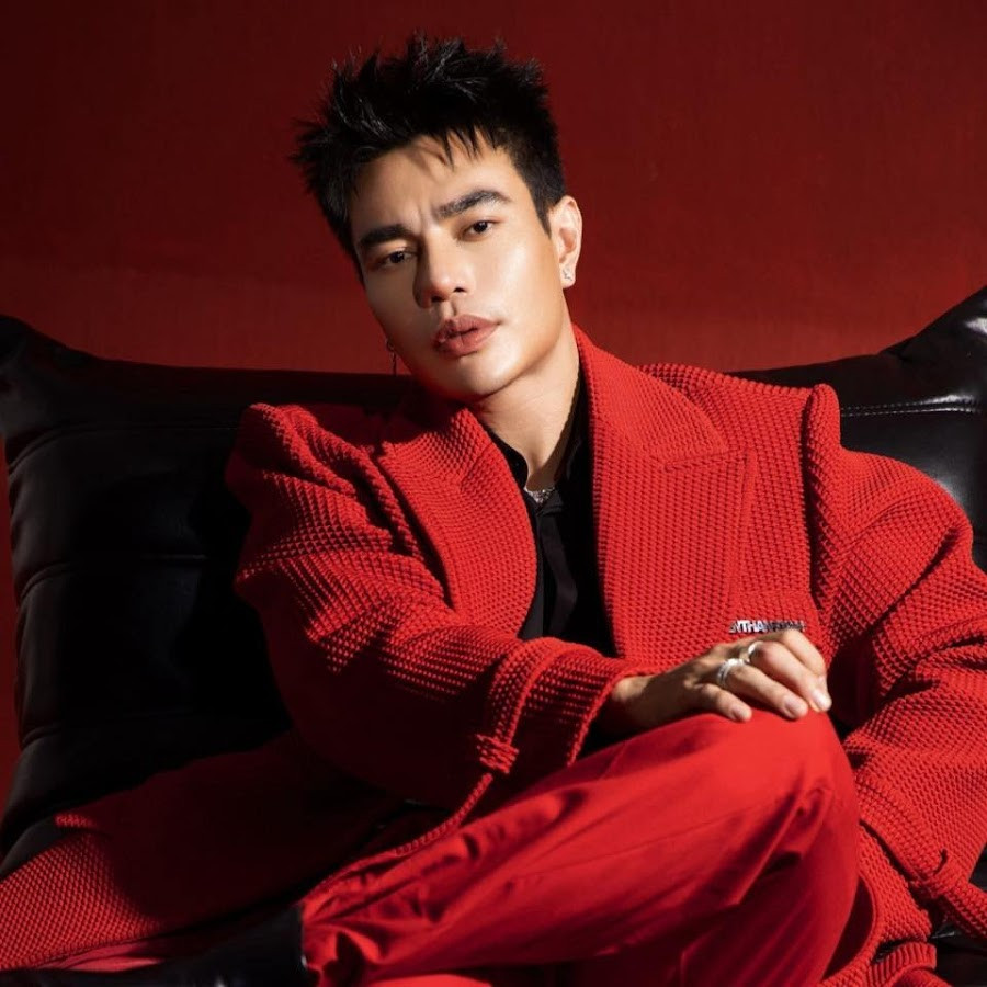 Được biết, bên cạnh công việc diễn viên hài, Lê Dương Bảo Lâm còn gây chú ý với danh xưng “thánh livestream" và mang về cho mình thu nhập "khủng" khiến nhiều sao hạng A ngưỡng mộ. Ảnh: YouTube