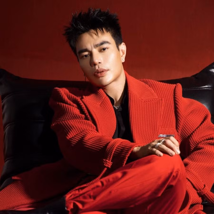 Được biết, bên cạnh công việc diễn viên hài, Lê Dương Bảo Lâm còn gây chú ý với danh xưng “thánh livestream" và mang về cho mình thu nhập "khủng" khiến nhiều sao hạng A ngưỡng mộ. Ảnh: YouTube