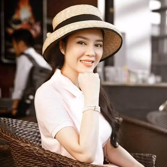 Không những vậy, Lý Nhã Kỳ từng khiến dân mạng "dậy sóng" khi tiết lộ "nhập" 5 chiếc két sắt để trữ kim cương. Nguồn ảnh: FBNV