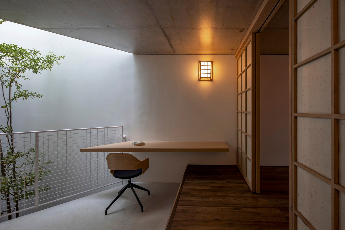 Nội thất gỗ đơn giản mà ấm cúng.