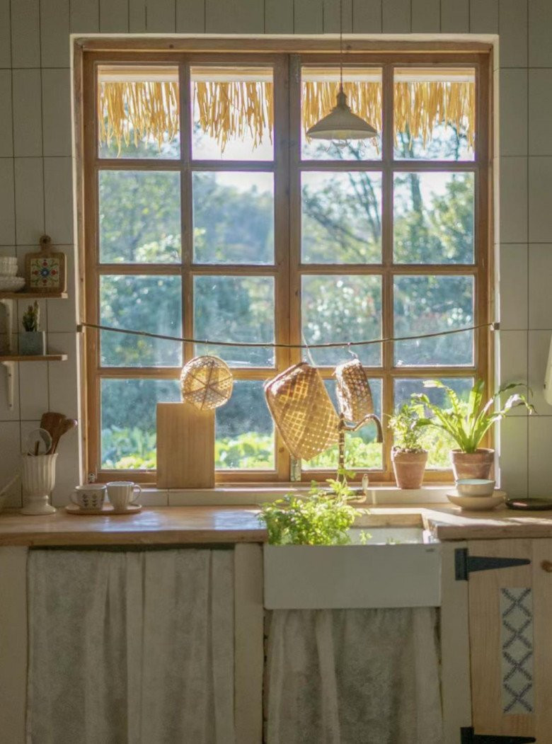 Căn nhà được trang bị đầy đủ tiện nghi, theo phong cách tối giản.