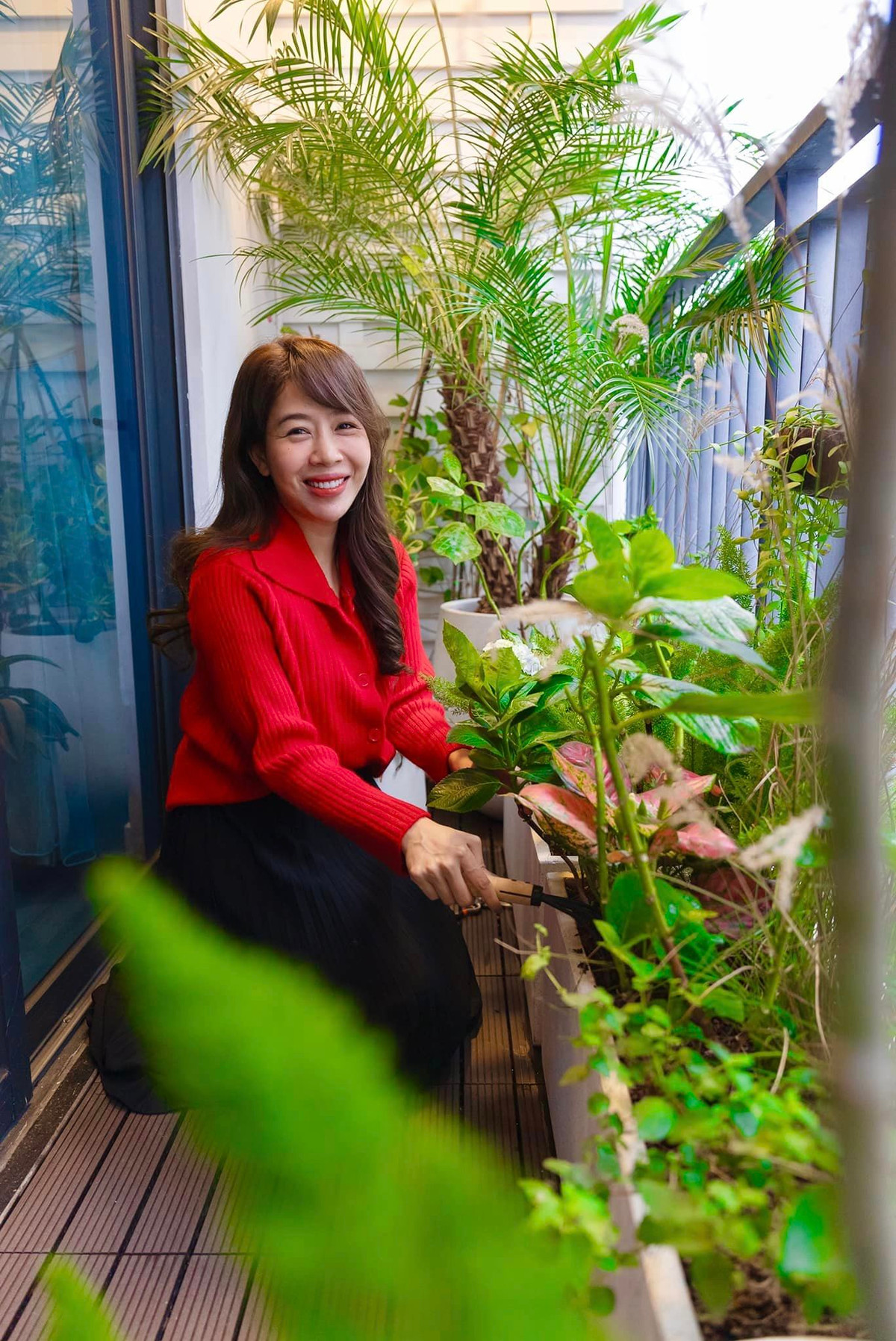 Sống ở chung cư, diện tích hạn chế nhưng Diệp Chi vẫn mong được ở gần cây, được ngắm màu xanh tươi mướt mát mỗi ngày.