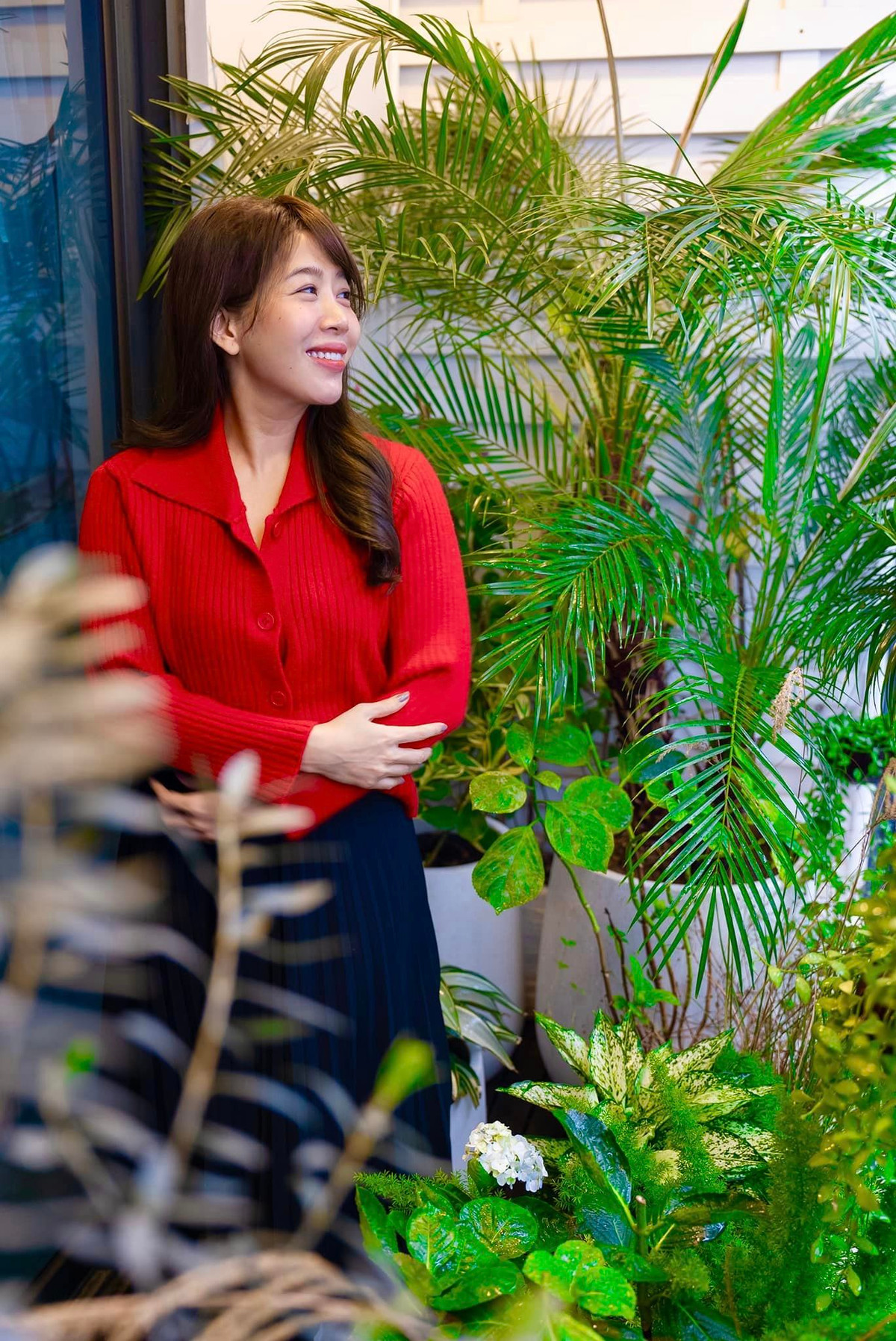 Ban công nhà MC Diệp Chi trồng chanh, oliu, bàng, chà là, cẩm tú cầu...