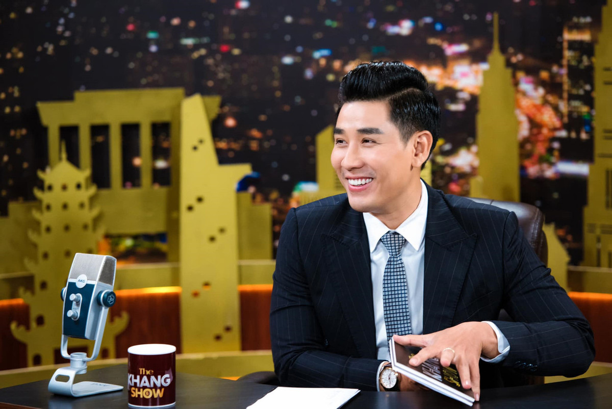 Không chỉ thành công trên con đường nghệ thuật, MC Nguyên Khang còn mát tay kinh doanh. Anh là chủ của chuỗi nhà hàng chả cá nổi danh tại TP HCM. Ảnh: Vietnamnet