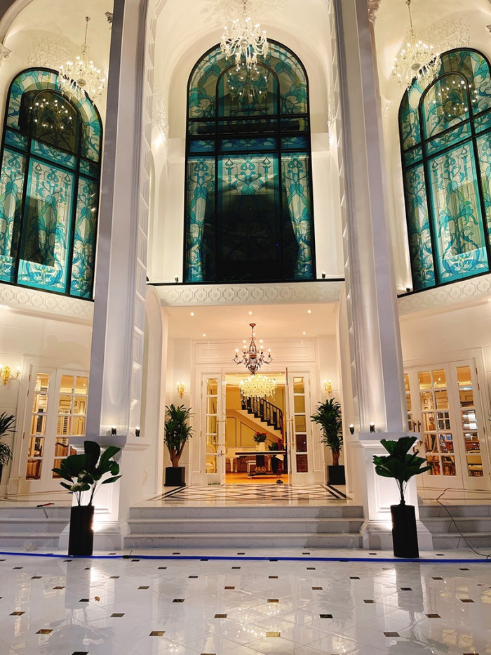 Tuy nhiên, tháng 10/2023, Vũ Khắc Tiệp gây náo loạn mạng xã hội vì thông báo rời khỏi biệt thự view sông của mình.