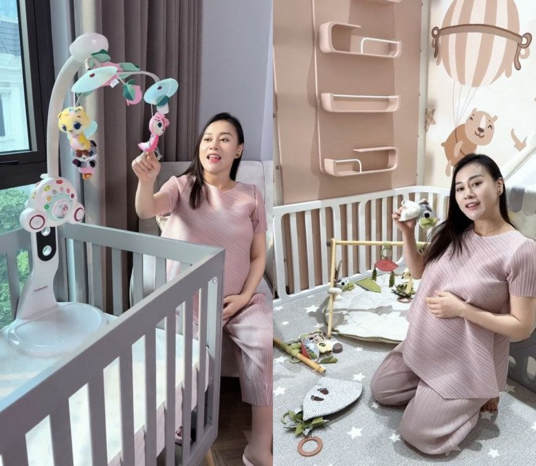 Bên cạnh giường ngủ, ghế ngồi cho mẹ, Phương Oanh kê bên nôi cạnh ban công.