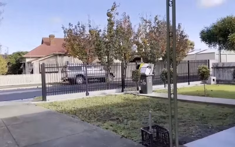 Xung quanh khu nhà của danh hài Lê Giang khá yên tĩnh, ngày thường hay cuối tuần đều không ồn ào.