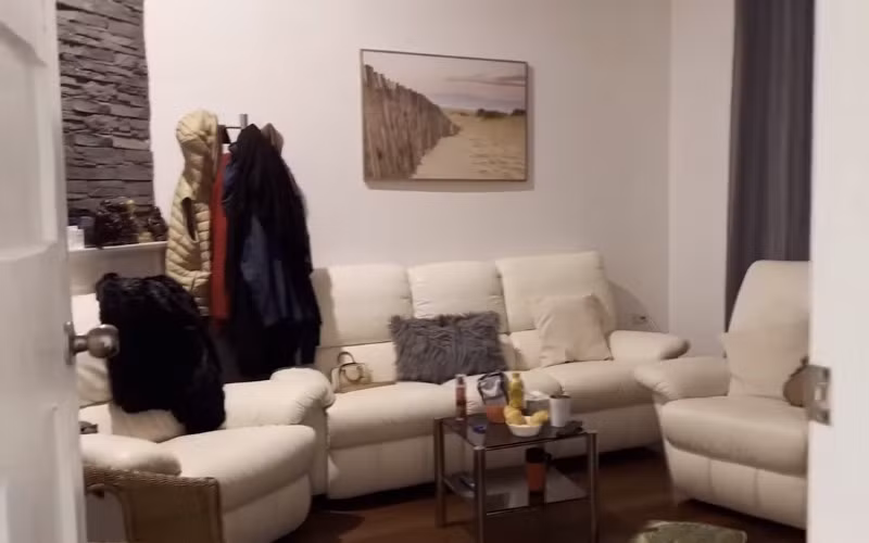 Diện tích bên trong nhà không quá rộng nhưng đầy đủ tiện nghi.