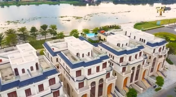 Choang ngop biet thu 300 ty view dac dia cua danh hai Viet Huong