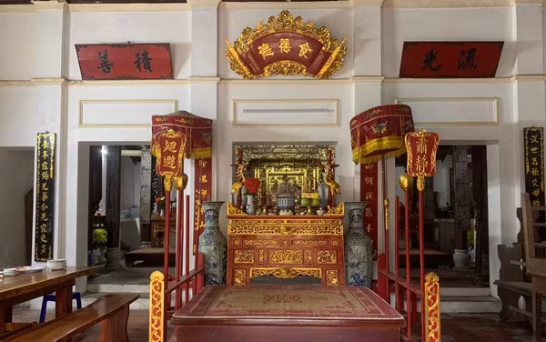 Nhà thờ họ Nghiêm gồm 3 gian, 1 gian chính giữa và 2 gian kế bên đối xứng, theo lối nhà cổ truyền thống của Bắc Bộ. Ảnh: Dân Việt